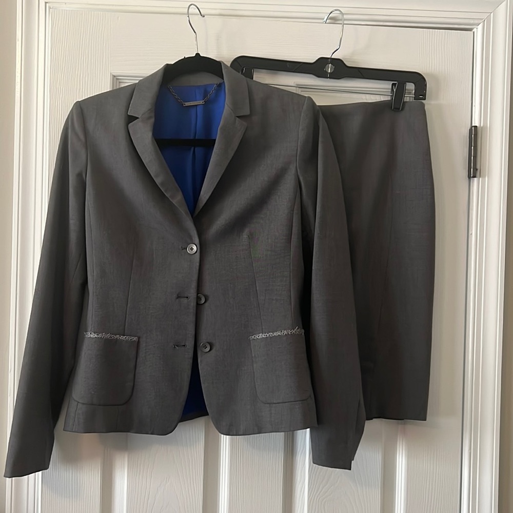 Elie Tahari grey suit - jacket and pencil skirr
